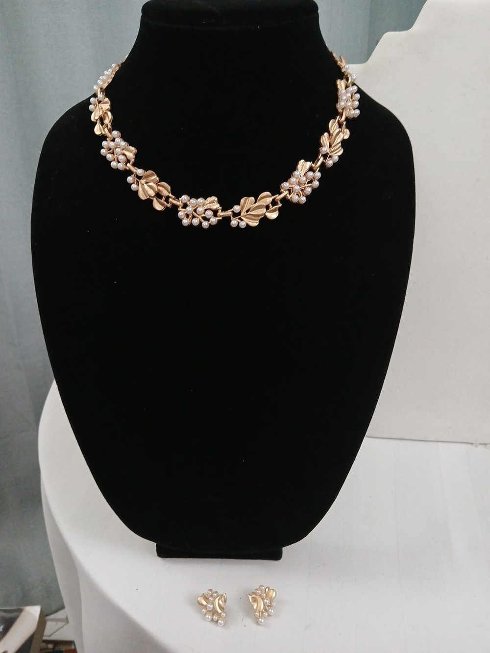 Floral Statement Necklace & Earrings Like New